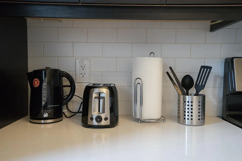 Applewood Suites - Queen West Loft Toronto Apartment